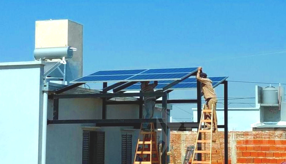 ¿Sabías que solo necesitas 2 elementos para ahorrar con energía solar?